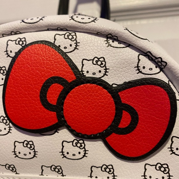 BNWT Hello Kitty Mini Backpack - Picture 4 of 8